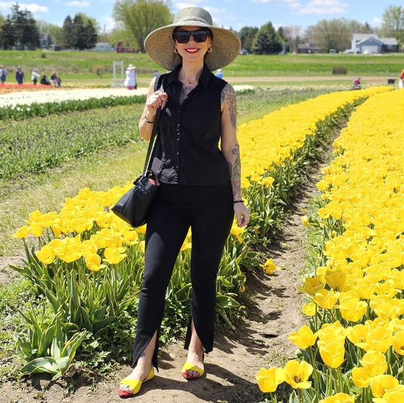 Meet your Posher, Jenny - Picture 2 of 8